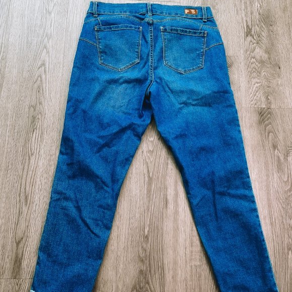 Juicy Couture Skinny Ankle Distressed Jean - Picture 4 of 9